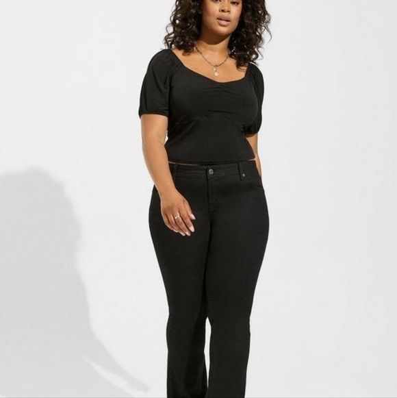 1X - Torrid | Studio Knit Sweetheart Smocked Back Crop Top - Picture 1 of 5